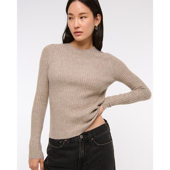 Abercrombie & Fitch Sweaters - Abercrombie & Fitc, Size‎ S Oversized  sweater, color Beige softest knit cozy